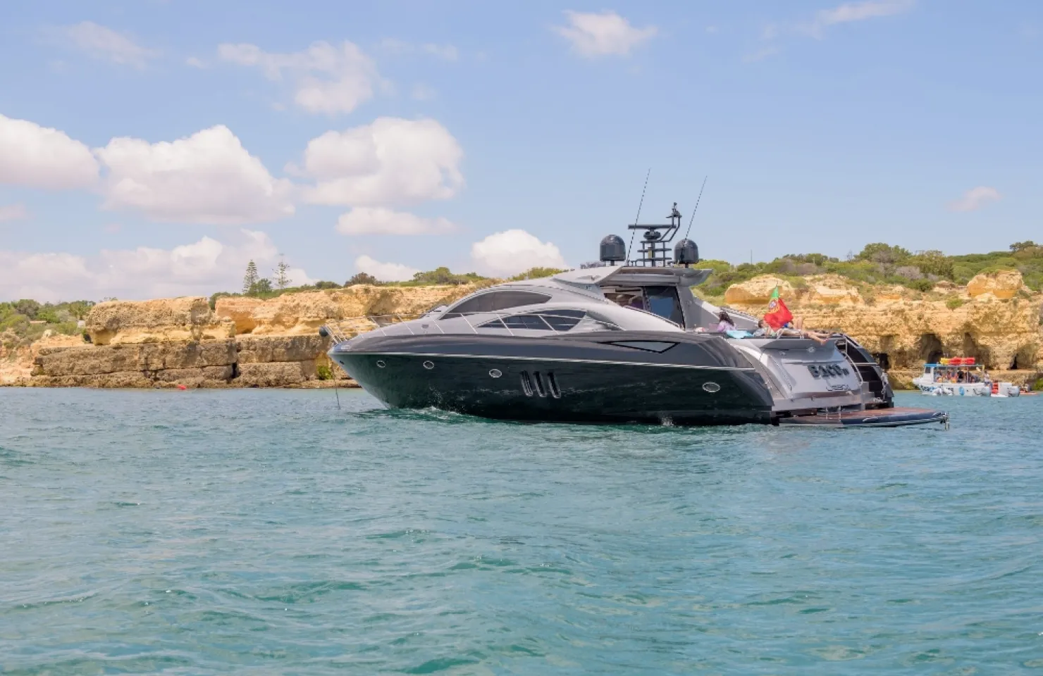 SUNSEEKER PREDATOR PRIVATE CHARTER - Waves Vilamoura Luxury Cruise