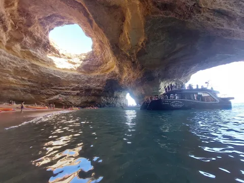 Catamarã Zen Mar: passeio de caiaque e caverna de Benagil