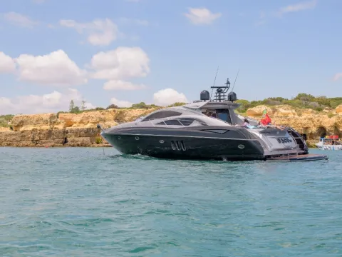 SUNSEEKER PREDATOR PRIVATE CHARTER - Sunseeker Predator Charter Baco