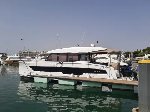 Marie de L'eau - Fountaine Pajot 40' - Morning Yacht Hire From Vilamoura