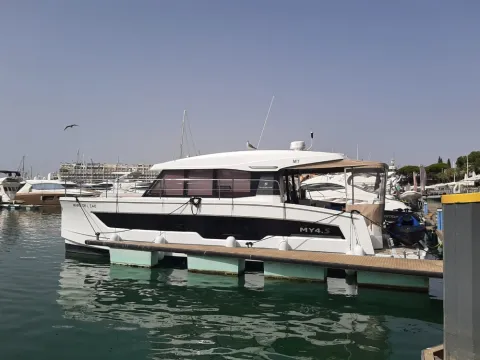 Marie de L'eau - Fountaine Pajot 40' - Algarve Benagil Cave Trips